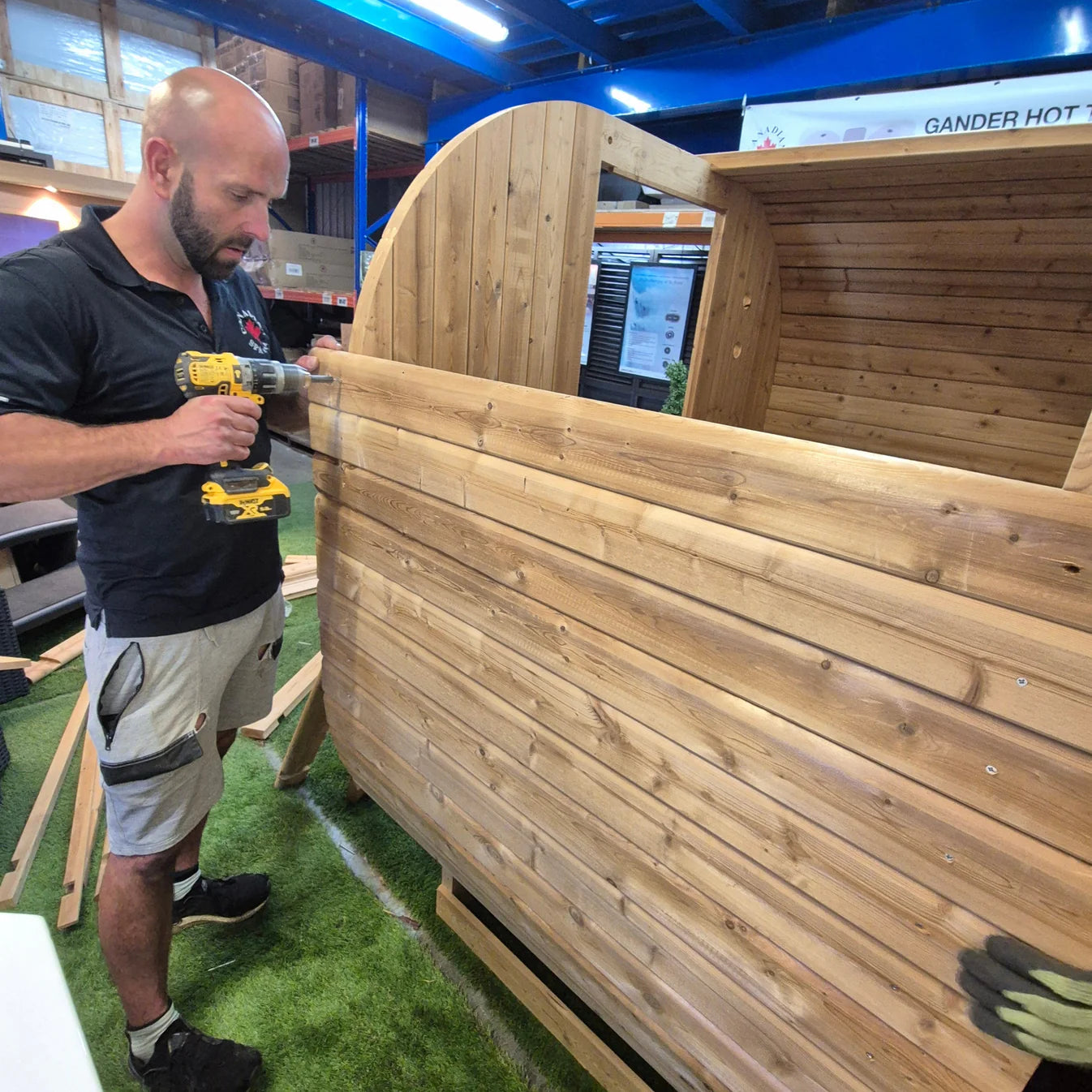 Canadian Spa Company Outdoor Oval Barrel Sauna Combination Infrared/ Traditional KY-10026