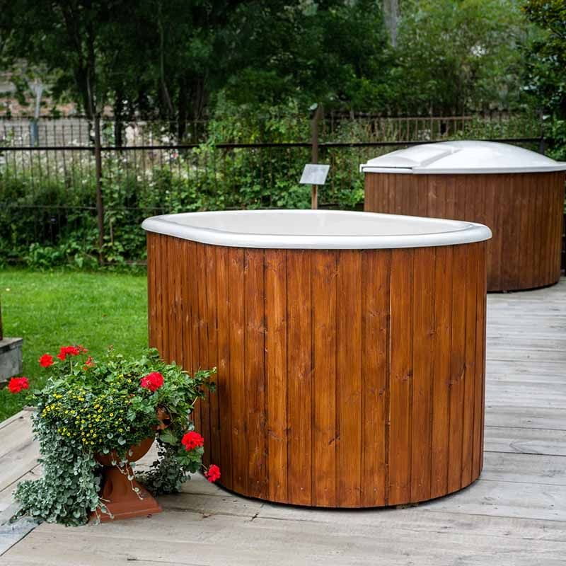 Viking Industrier Fiberglass Ofuro Oval Hot Tub